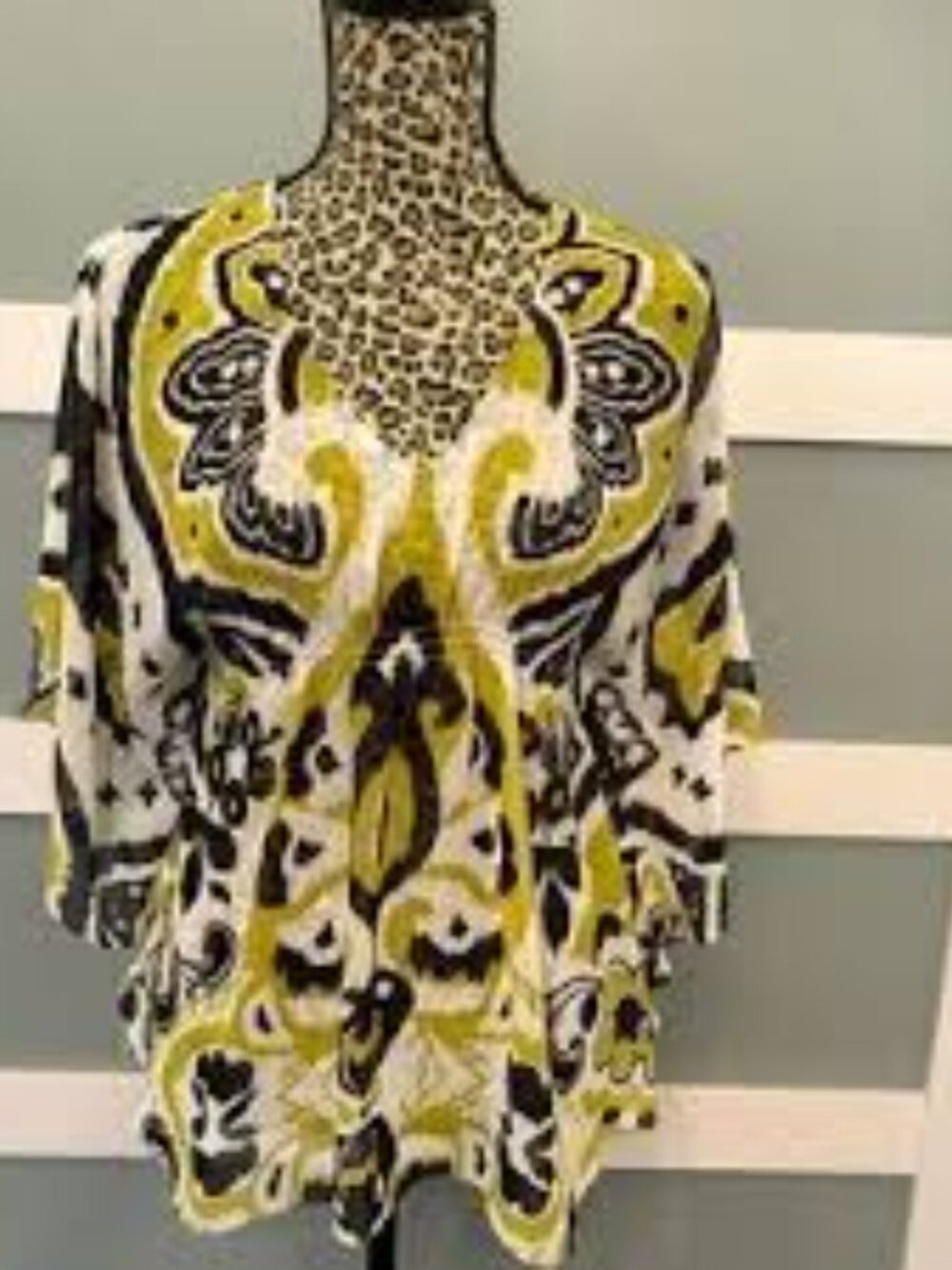 INC International Concepts V-Neck Abstract Tunic in Lime, Black & White size 8